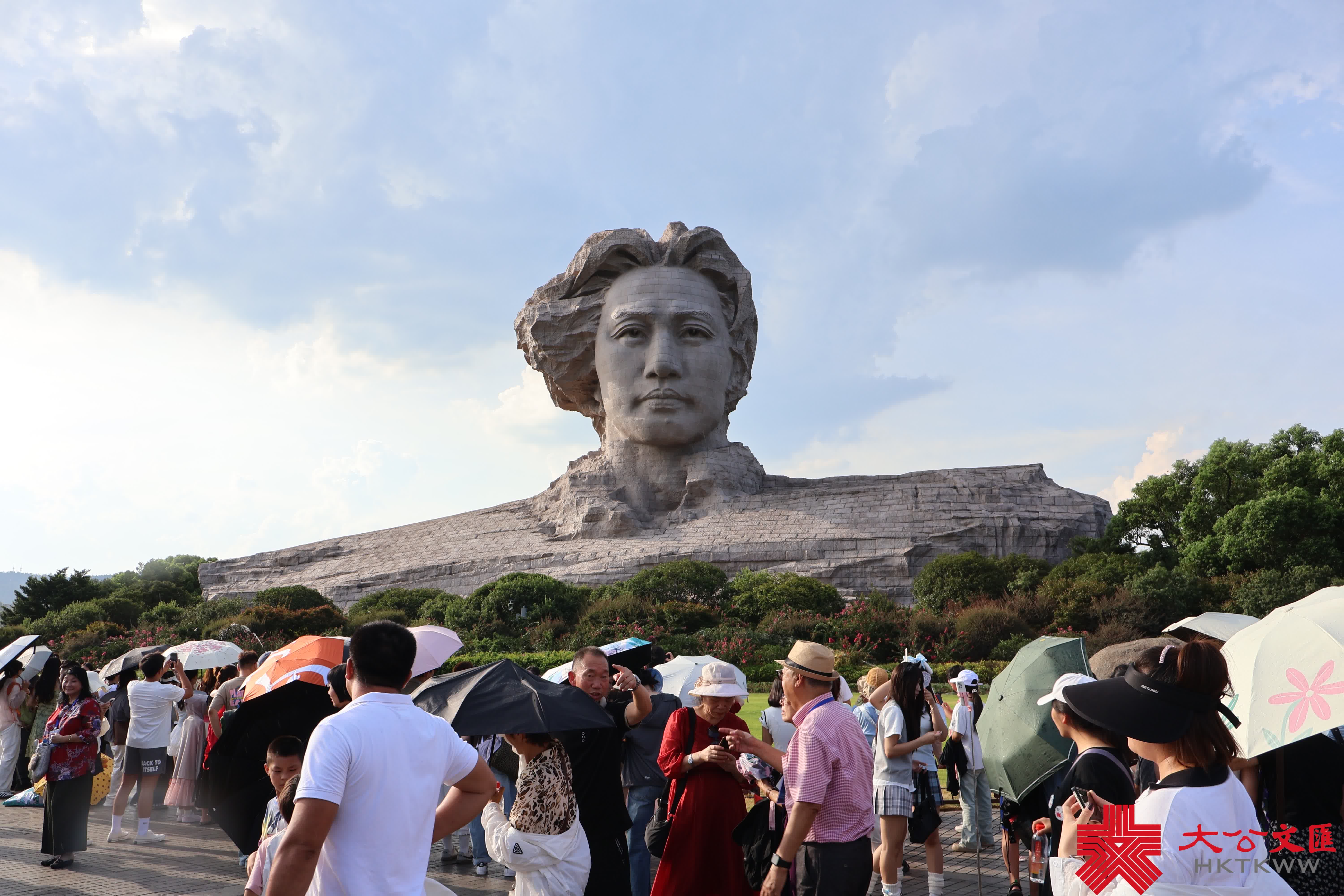 120位海外華文傳媒代表遊橘子洲　點讚祖國好風光