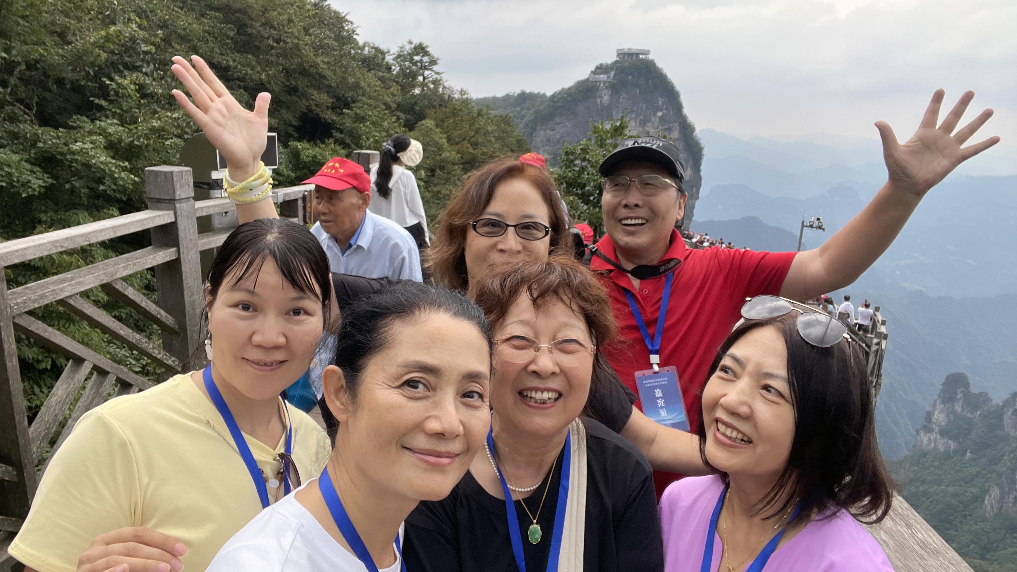 華媒高層打卡天門山　見證雨後彩虹