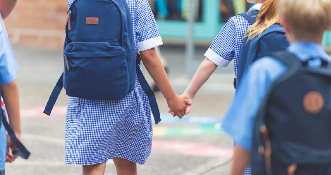 澳大利亚近70所学校因担心儿童游乐场地沙子中含有石棉而关闭