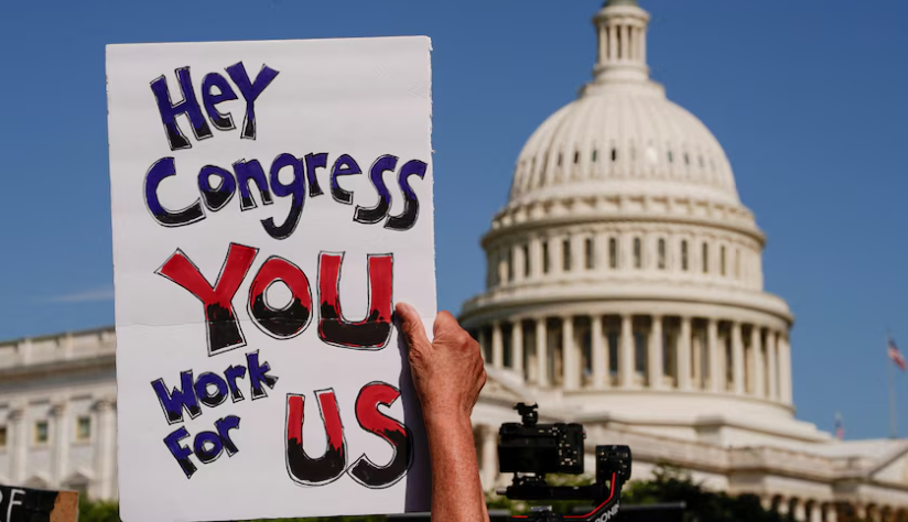 唐纳德·特朗普呼吁共和党人投票支持公开爱泼斯坦档案