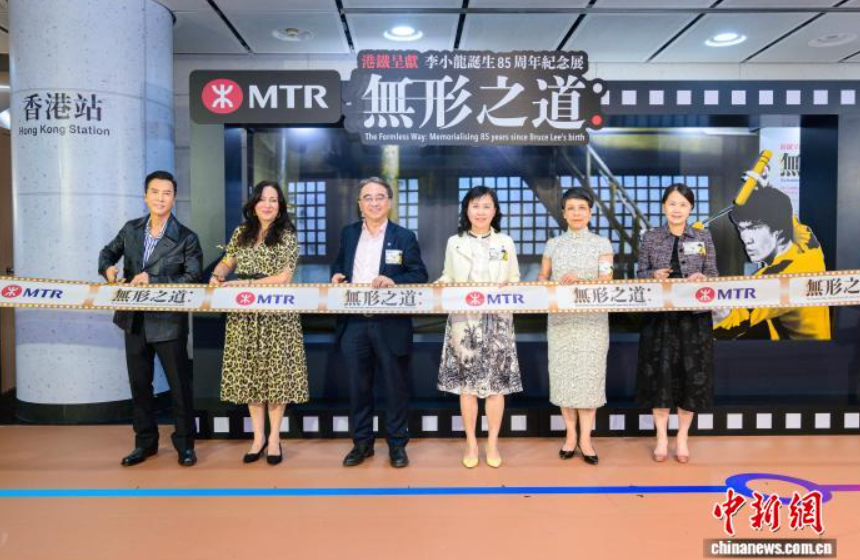 李小龙纪念展“无形之道”在港铁站举办 回顾其光辉人生