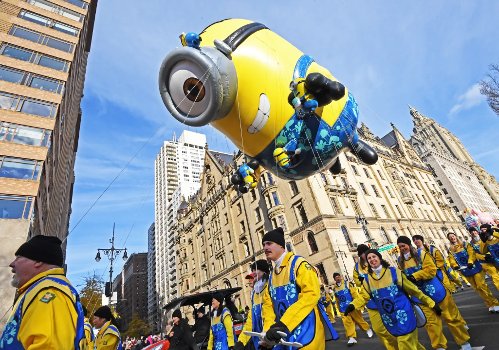 第99届梅西感恩节大游行拉开了纽约市假日季的序幕