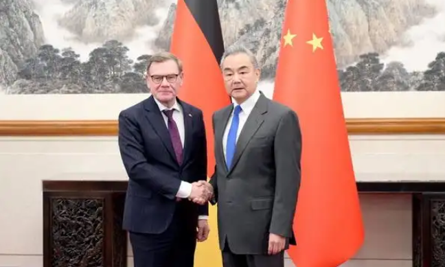 王毅:台湾地位已被“七重锁定”