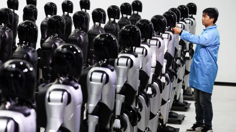 埃隆·马斯克设想人形机器人将遍布世界各地。中国或许会是第一个将这一设想变为现实的国家。