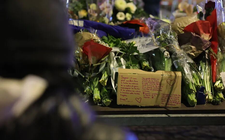 瑞士滑雪胜地酒吧爆炸,40死115伤。