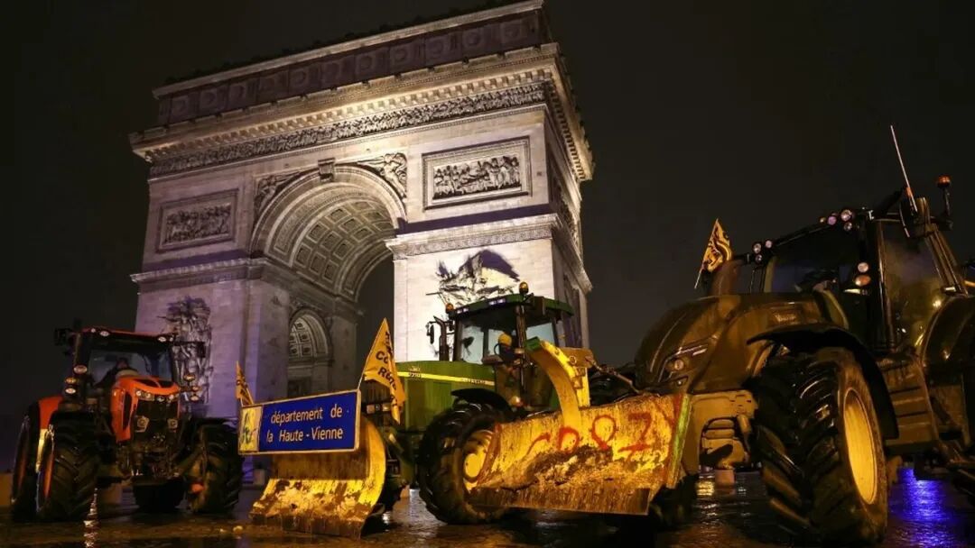 农民开着拖拉机,“占领”巴黎市中心?