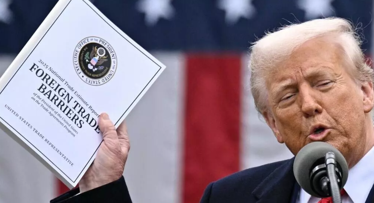 美民主党“狙击”特朗普:将阻止任何延长关税企图,力推强制退款方案