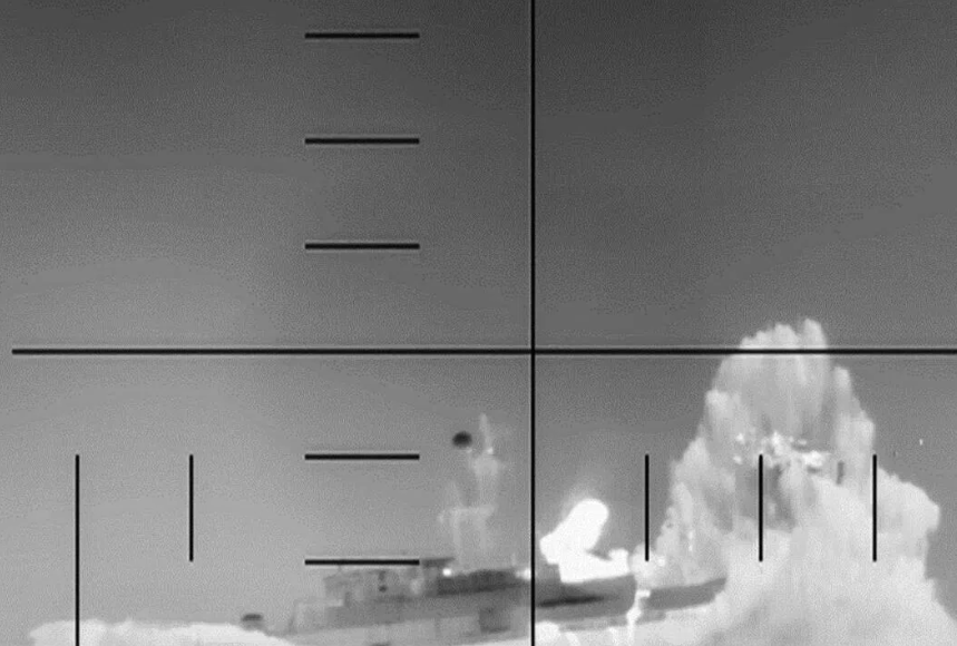 美国潜艇用鱼雷击沉伊朗军舰,这是二战以来的首次。